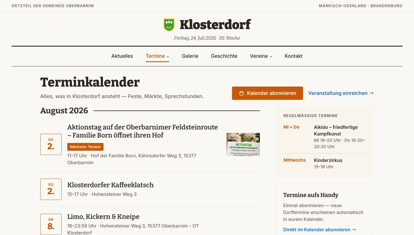 Der Terminkalender von klosterdorf.de: nach Monaten gruppiert, der nächste Termin hervorgehoben, mit Abo-Funktion.